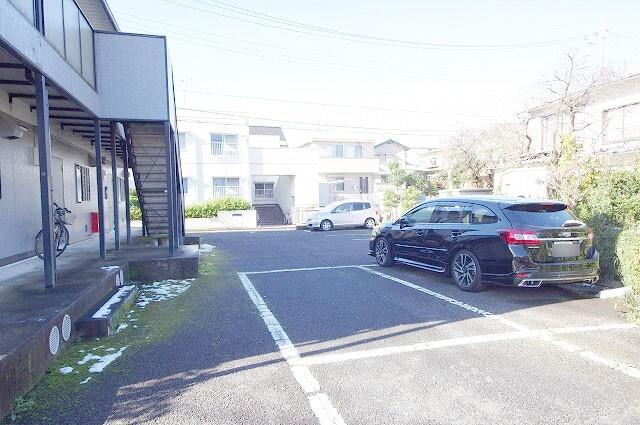 コーポ川西（102） 駐車場
