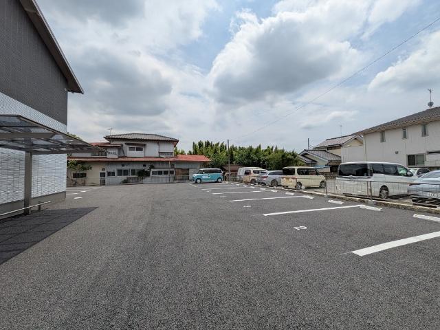 パークハイム中一の沢（205） 駐車場