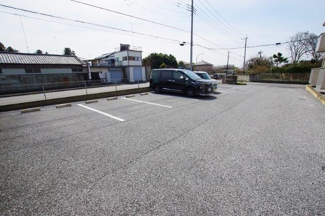 シーダーヒル（101） 駐車場