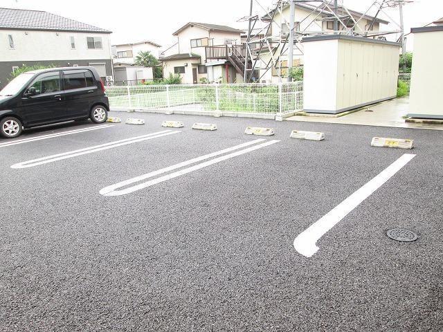 アンジュ・ブローテ B（105） 駐車場