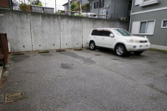 メゾン・ド・K（103） 駐車場