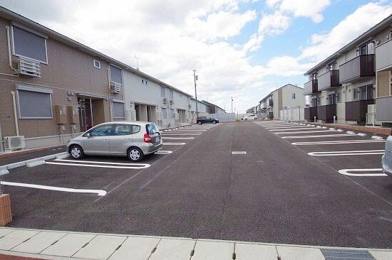 フォーゲルテラス リラ Ⅵ（103） 駐車場