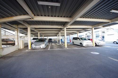 ハイツマロニエ今泉（110） 駐車場