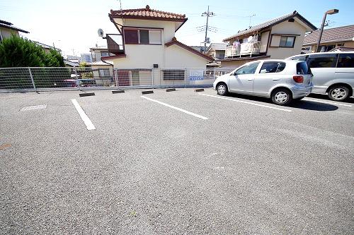 ドリームタウン三和B棟（111） 駐車場