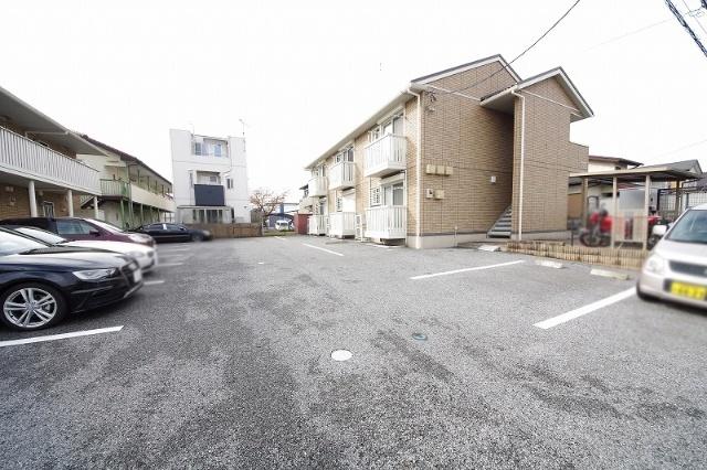 TD清原台B棟（102） 駐車場