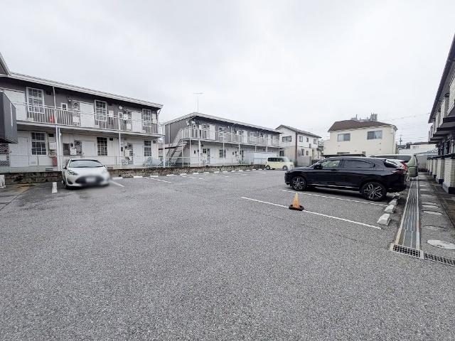 セジュール（205） 駐車場