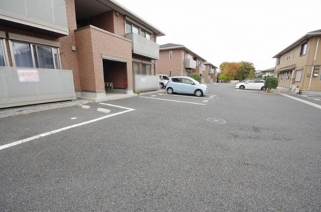 サンハイツアーデルD（202） 駐車場