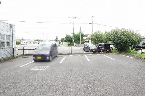 ラフィーネⅡ（203） 駐車場