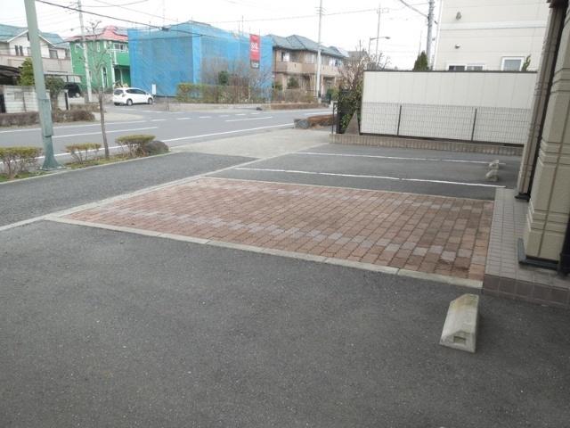 ソレジオ・アキ（201） 駐車場