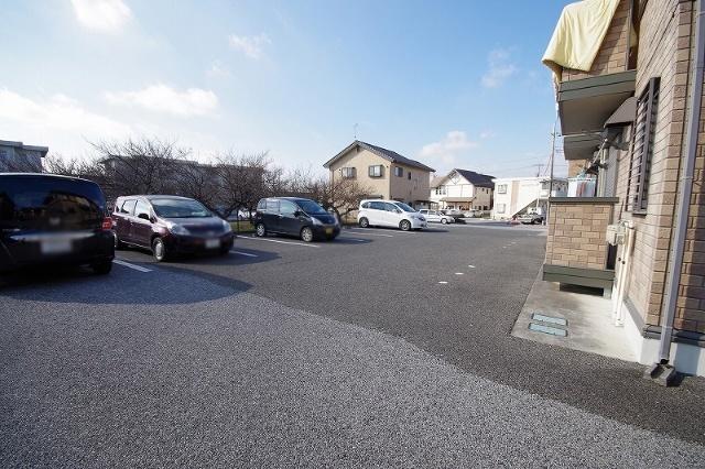 メープルリーフ B（101） 駐車場