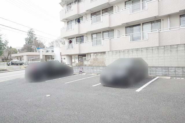 UTENA（101） 駐車場