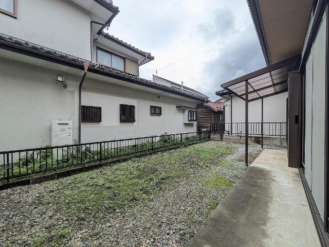 鶴田貸家（1） 庭