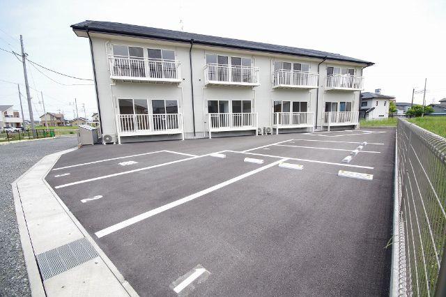 ブランシュール岡本（102） 駐車場