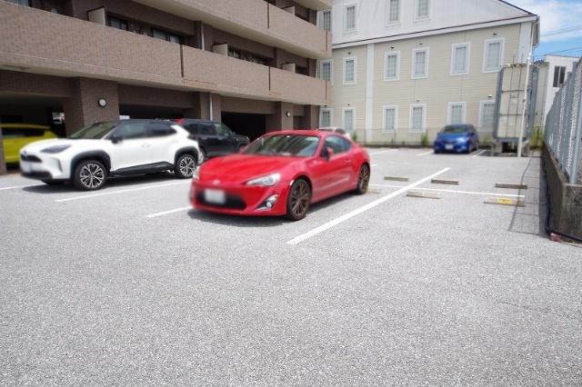 エソール中今泉（305） 駐車場
