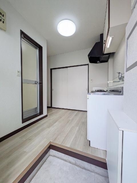 モンマルトル（102） 玄関