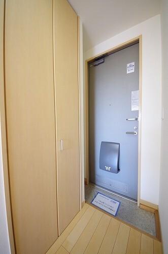 グレースⅢ番館（203） 玄関