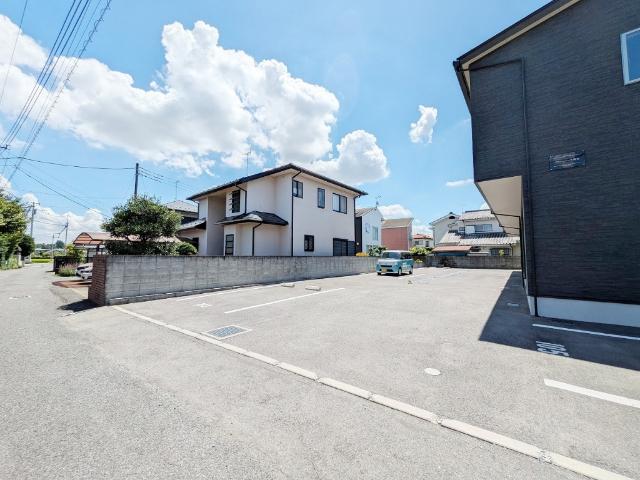 アウトリメッサ駒生（102） 駐車場