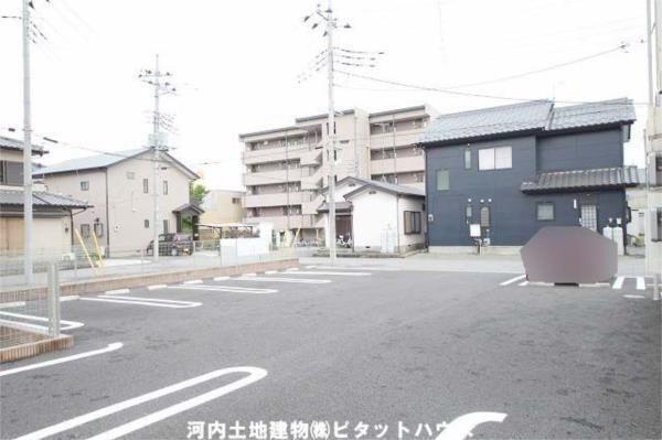 Reve・K（105） 駐車場