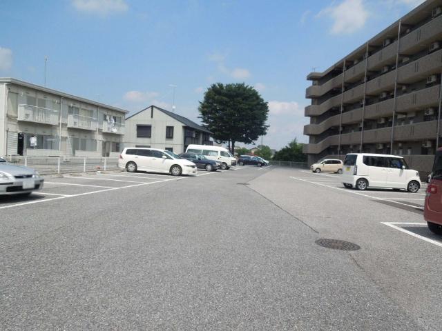 ユーミーグレース（205） 駐車場