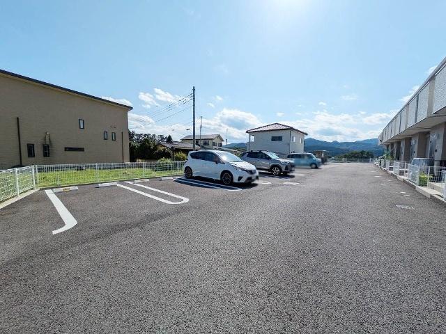 メゾネ　鶴ヶ峰（105） 駐車場