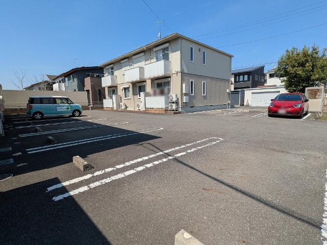 フェイム D（201） 駐車場