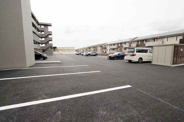 グランフォレストG（305） 駐車場