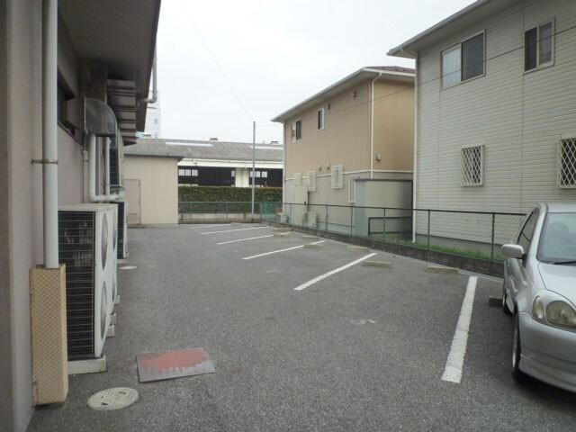 NARABU五番館（204） 駐車場
