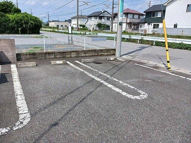 ファミリーヌⅠ（201） 駐車場