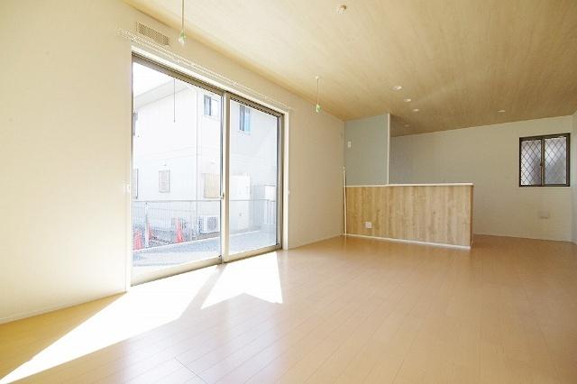 宇都宮市平松本町一戸建 リビング
