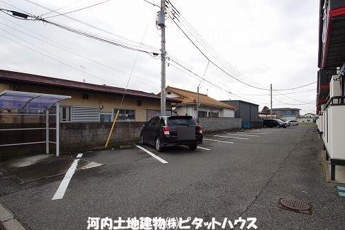 クレセント・レジデンスA棟（202） 駐車場