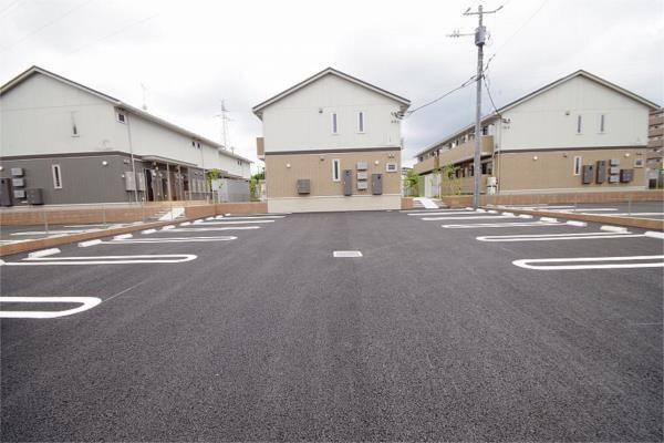ヴァイア B（205） 駐車場