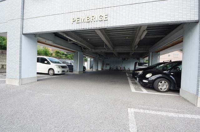 PEMBRIGE（201） 駐車場
