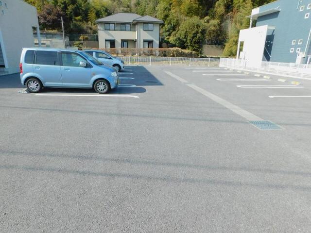カレントⅡ（201） 駐車場
