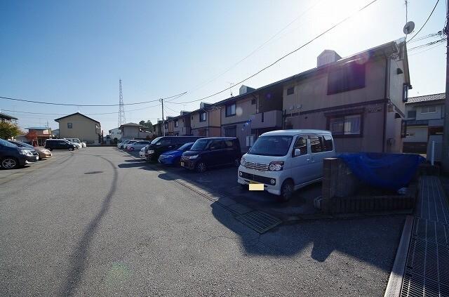 ネオ・アヴァンセ五代　壱番館（101） 駐車場