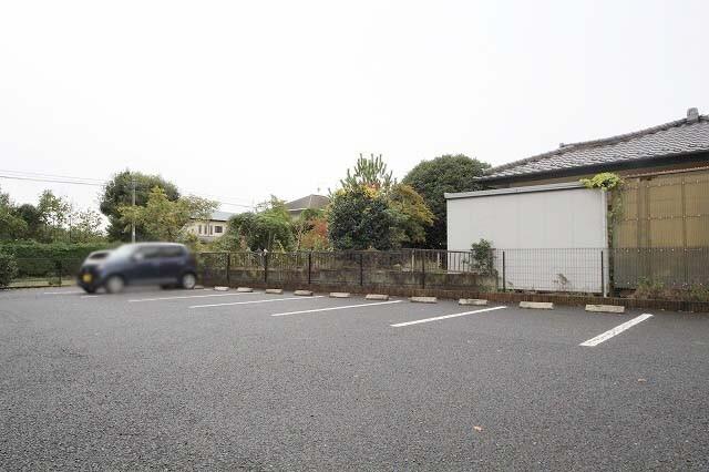 アヴァンセ（206） 駐車場