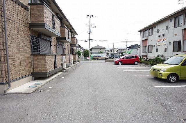 パレット　Ｅ（103） 駐車場
