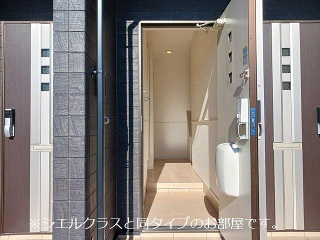エレガンス　メゾン　Ⅱ（203） 玄関
