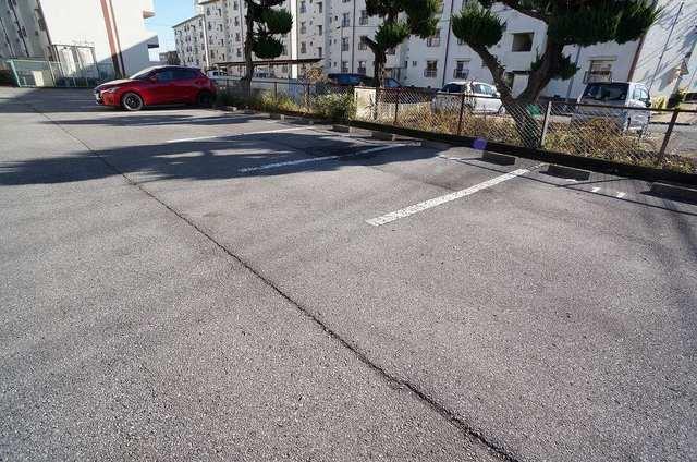 ディモーラ宝木（301） 駐車場