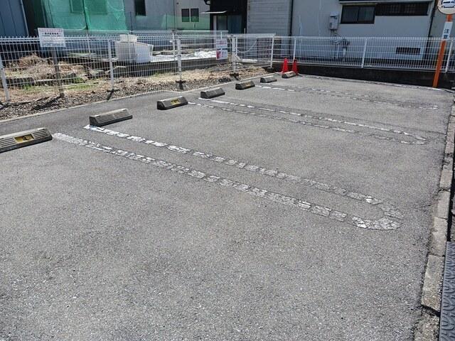 ブリーズヴィル（201） 駐車場