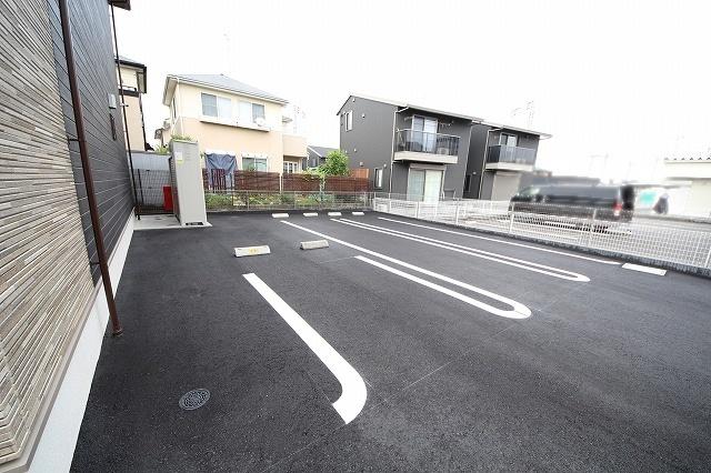 パストラル（105） 駐車場