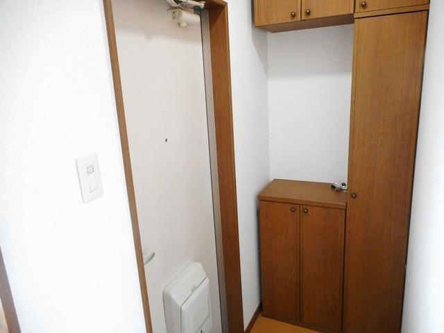 ファミールＫＯＢＡＹＡＳＨＩ（203） 玄関