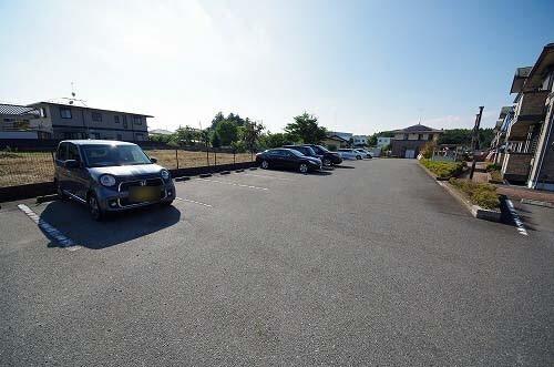 フローラルコート　Ｃ（202） 駐車場