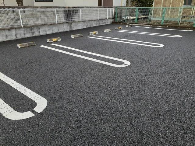 ラフィーネ（201） 駐車場