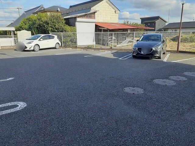 グランデ・フォレスタＥ（203） 駐車場