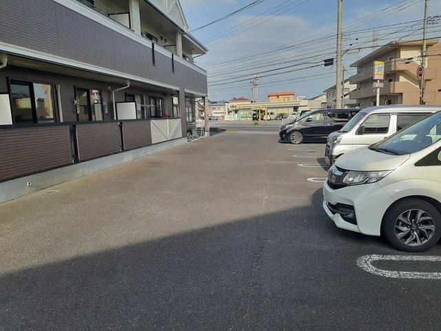 メゾン・ド・パルテール（103） 駐車場