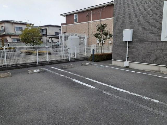 ハッピーエストＫ（201） 駐車場