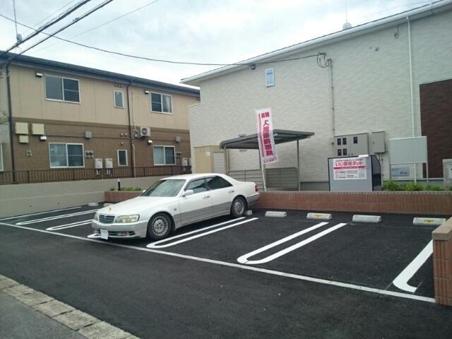 ランディーズ清原台（103） 駐車場