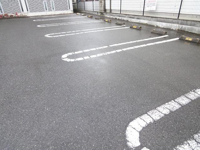 オープン・ベルズ（306） 駐車場