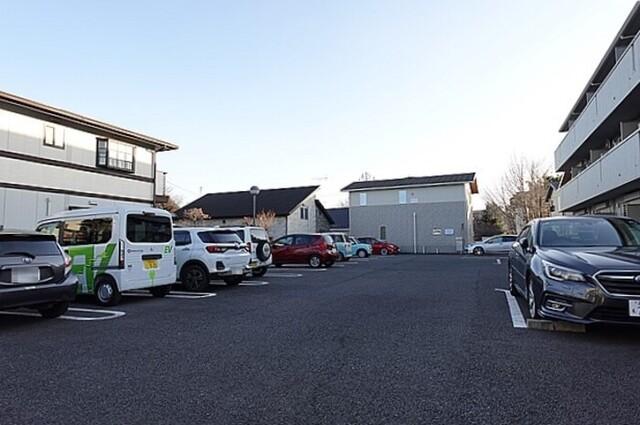 ヴィクトワール（102） 駐車場