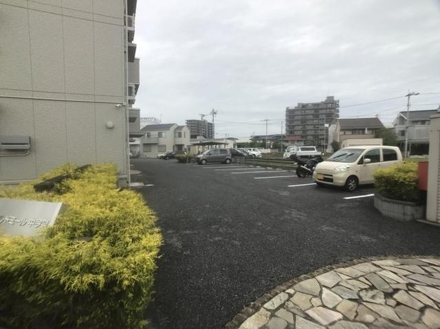 ヴィルドミール中今泉（203） 駐車場